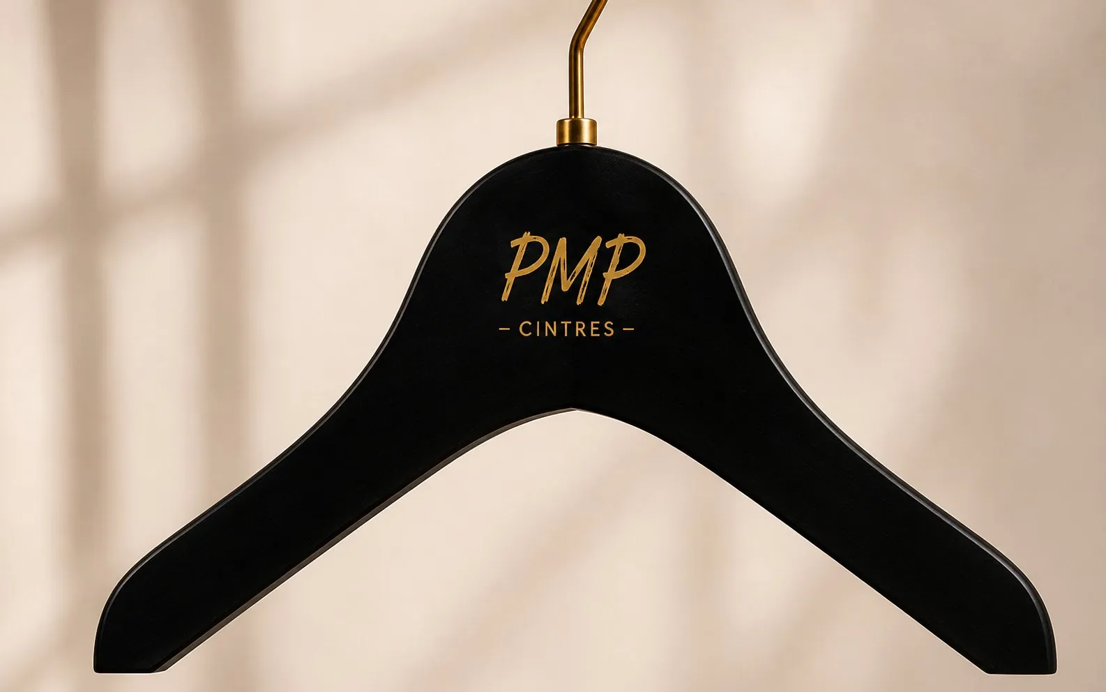 Cintre PMP noir personnalisé